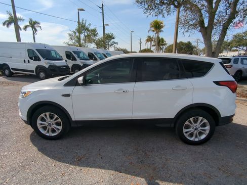 Used 2019 Ford Escape SE image 8
