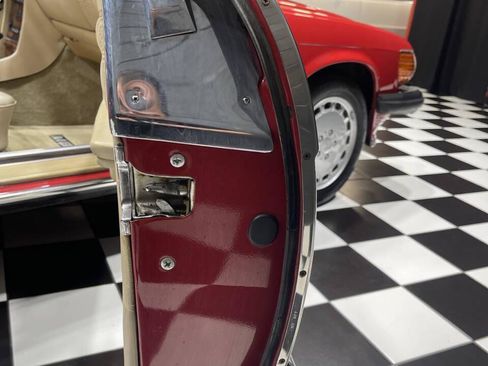 Used 1989 Mercedes-Benz 560 SL image 50