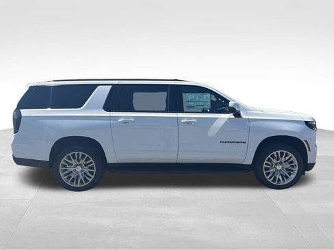 New 2026 Chevrolet Suburban RST AWD/4WD image 2