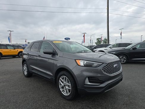 Used 2023 Ford Edge SEL image 3