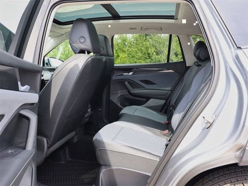 New 2025 Volkswagen Tiguan SE AWD/4WD image 16