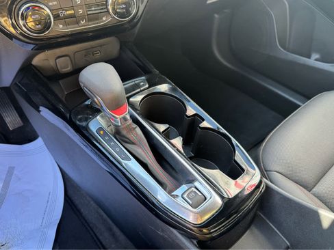 Used 2025 Chevrolet Trax RS w/ Driver Confidence Package image 25