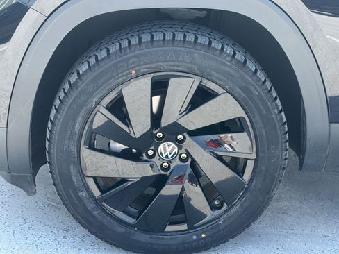 Used 2024 Volkswagen Atlas Cross Sport SE FWD image 13