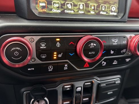 Used 2020 Jeep Gladiator Rubicon w/ Advanced Safety Group image 26