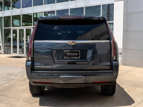 Used 2019 Cadillac Escalade Luxury AWD/4WD image 12