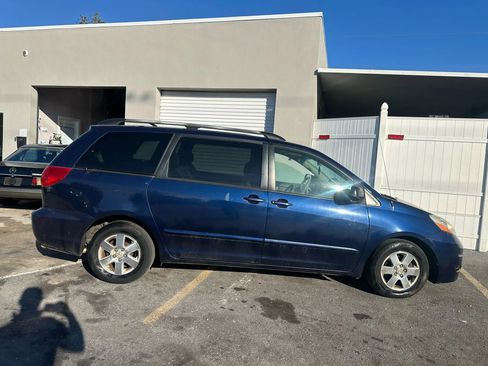 Used 2007 Toyota Sienna LE image 2
