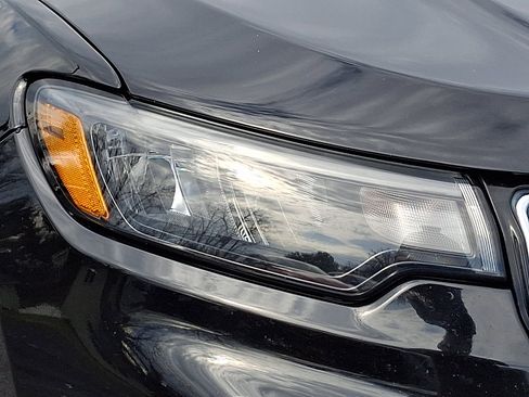 Used 2022 Jeep Compass Limited image 9