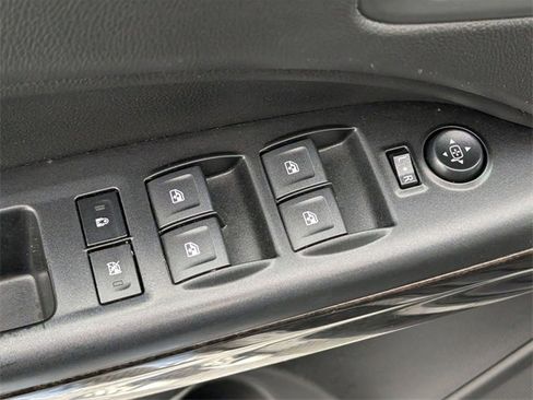 Used 2017 GMC Canyon SLT image 12