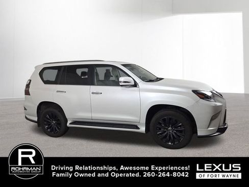 Used 2023 Lexus GX 460 Premium w/ Accessory Package image 6