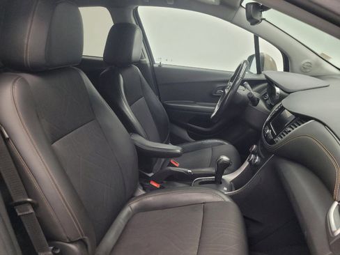 Used 2022 Chevrolet Trax LT w/ Driver Confidence Package image 21