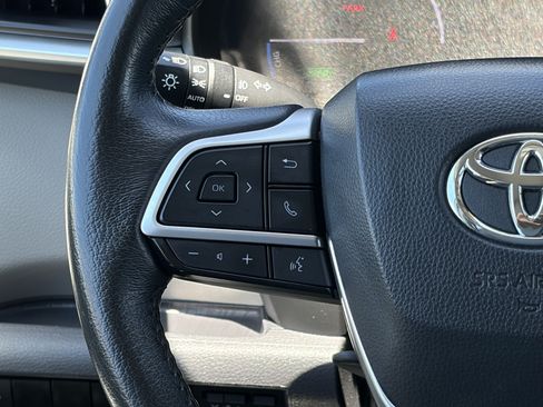 Certified 2024 Toyota Sienna XLE FWD image 18