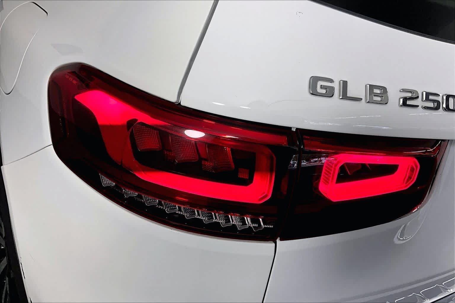 Used 2022 Mercedes-Benz GLB 250 image 27