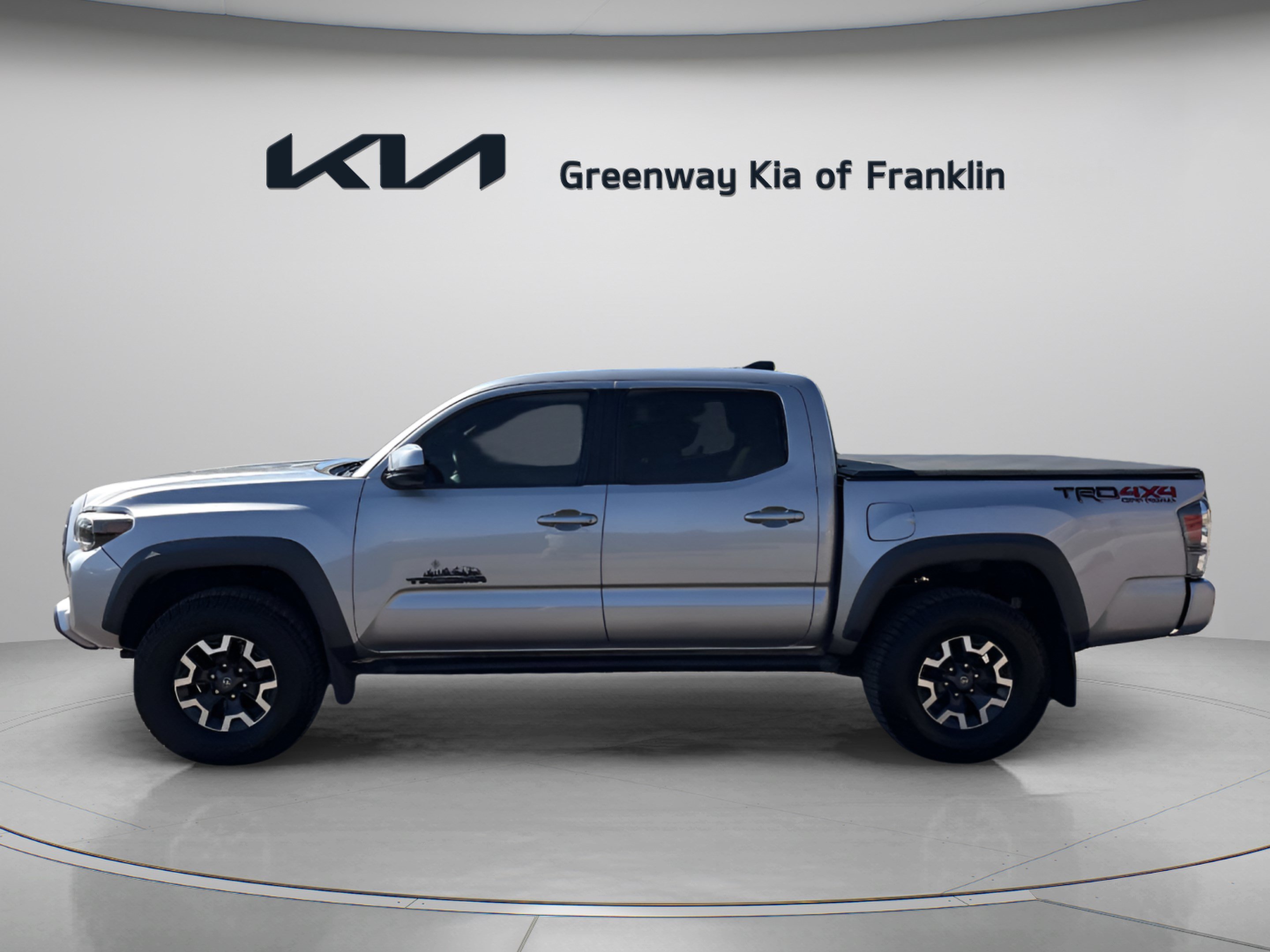 Used 2020 Toyota Tacoma TRD Off-Road w/ Technology Package AWD/4WD image 4