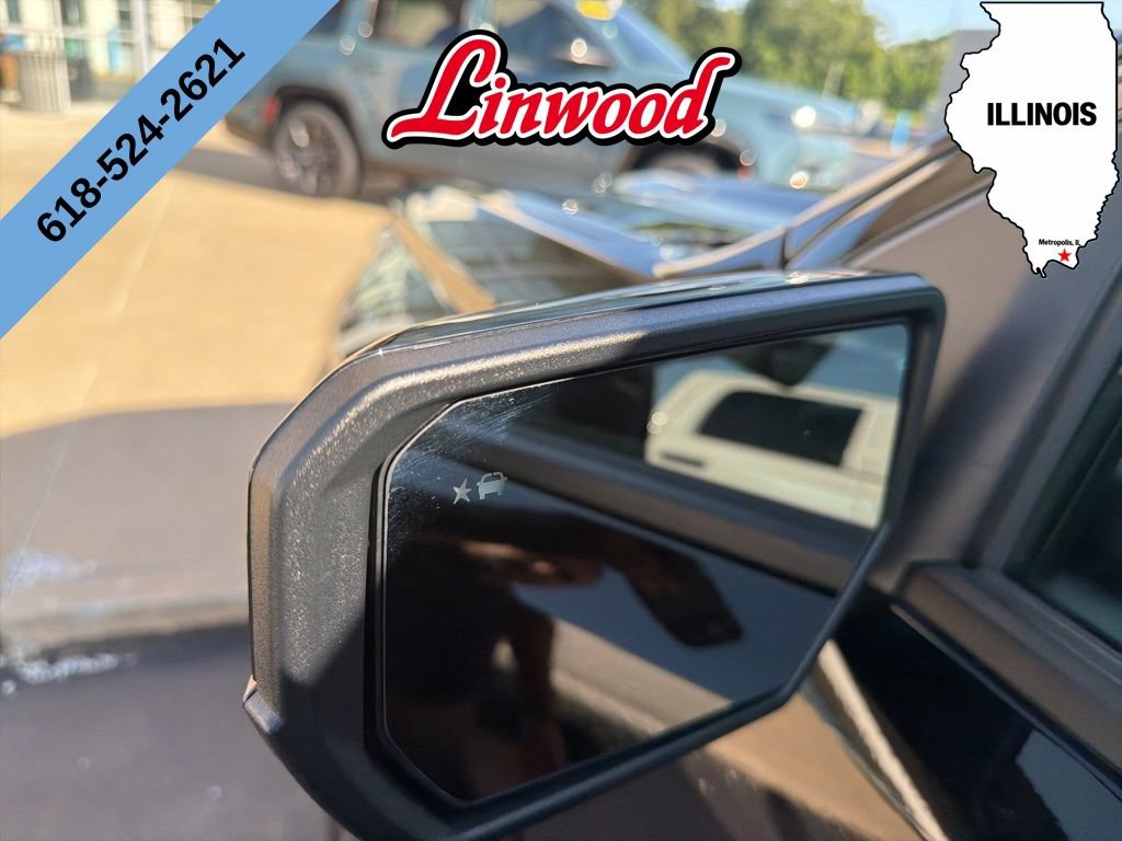 Used 2025 GMC Canyon AT4 AWD/4WD image 10