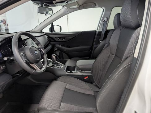 Used 2025 Subaru Outback Premium image 3