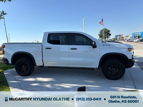 Used 2023 Chevrolet Silverado 1500 ZR2 w/ Technology Package AWD/4WD image 18