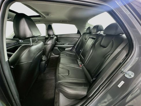 Used 2025 Hyundai Elantra Limited FWD image 28