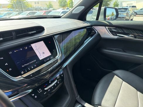 Used 2023 Cadillac XT6 Premium Luxury w/ Technology Package FWD image 27