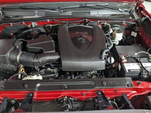 Used 2020 Toyota Tacoma SR5 RWD image 31