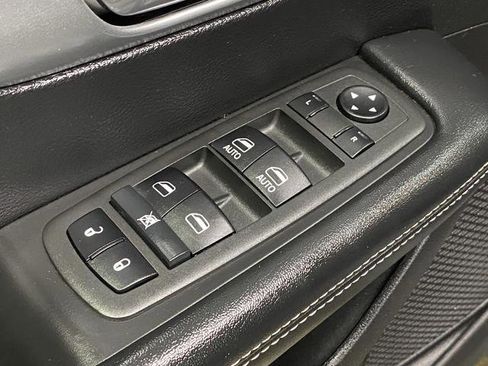 Used 2022 Chrysler Pacifica Touring-L w/ S Appearance Package image 28