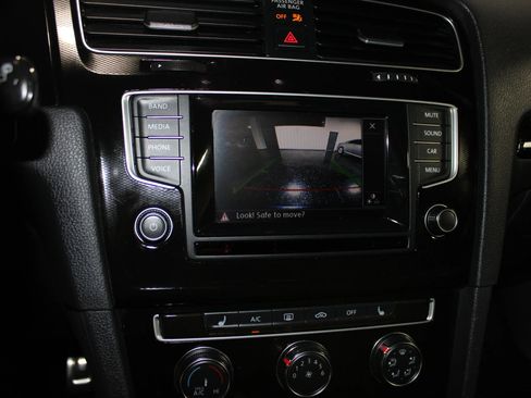 Used 2015 Volkswagen GTI SE FWD image 20