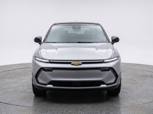 Used 2025 Chevrolet Equinox LT FWD image 2