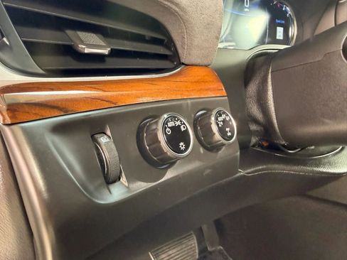 Used 2018 Cadillac Escalade Luxury AWD/4WD image 40