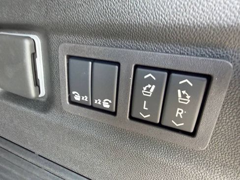 Used 2025 Chevrolet Suburban High Country AWD/4WD image 46