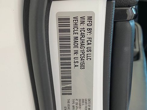 Used 2023 Jeep Grand Cherokee Altitude image 21