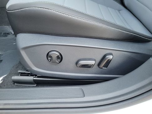 New 2026 Volkswagen Jetta SE FWD image 12