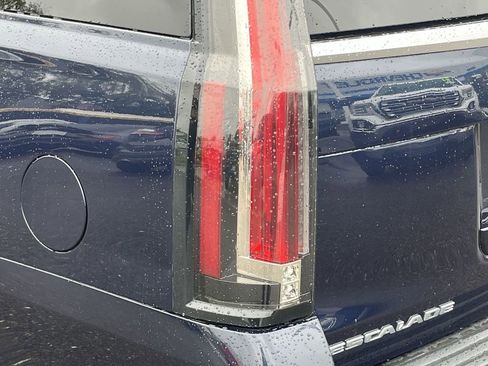 Used 2019 Cadillac Escalade ESV Premium Luxury image 29