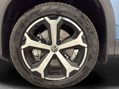 New 2026 Volkswagen Tiguan SE image 40