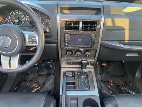 Used 2012 Jeep Liberty Limited Jet w/ Comfort/Convenience Group image 32