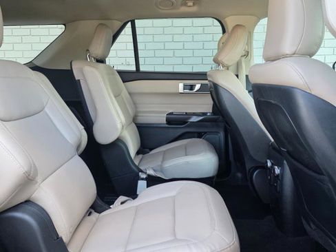 Used 2020 Ford Explorer XLT w/ Equipment Group 202A AWD/4WD image 14