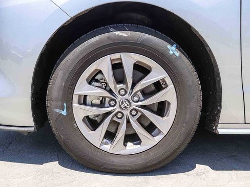 Used 2023 Toyota Sienna XLE w/ XLE Plus Package FWD image 11