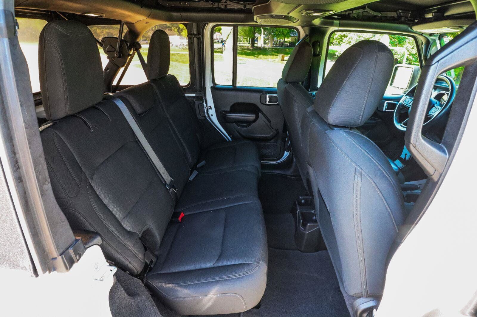 Used 2018 Jeep Wrangler Unlimited Sport S AWD/4WD image 35