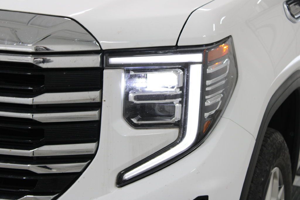 Used 2022 GMC Sierra 1500 SLT AWD/4WD image 13