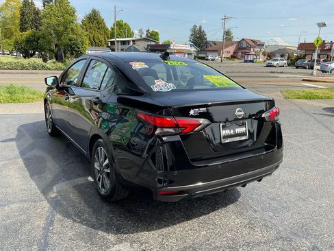 Used 2023 Nissan Versa SV image 6