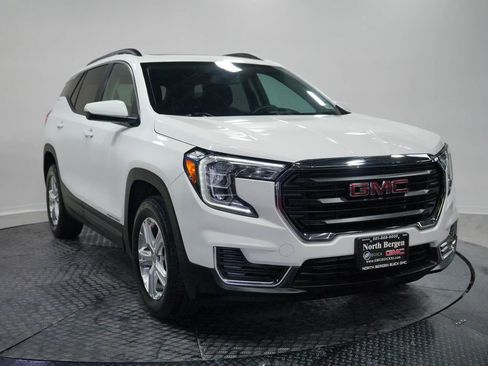 Used 2022 GMC Terrain SLE w/ Driver Convenience Package AWD/4WD image 3