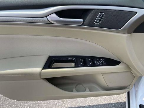 Used 2016 Ford Fusion SE FWD image 21
