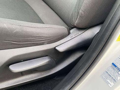 Used 2021 Toyota RAV4 LE image 17