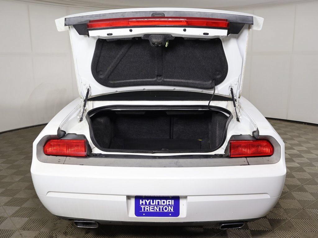 Used 2012 Dodge Challenger SXT RWD image 10