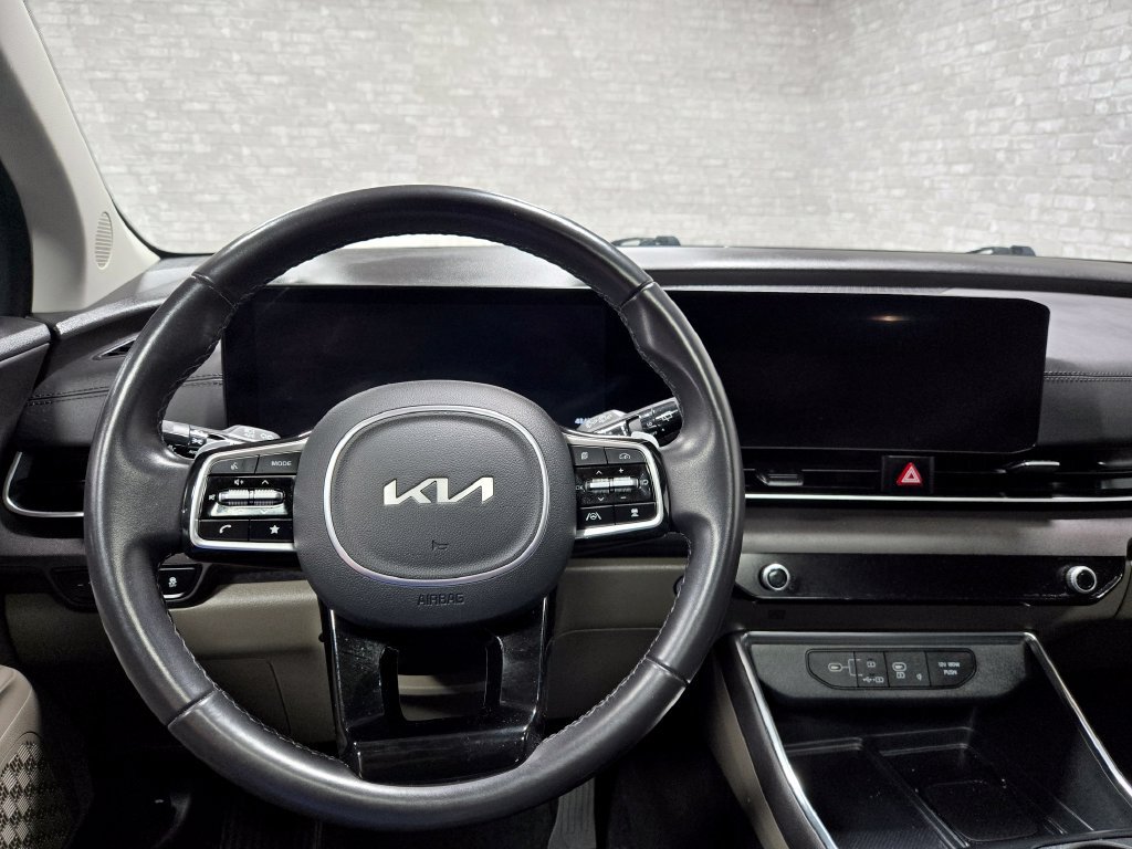 Used 2025 Kia Carnival SX FWD image 17