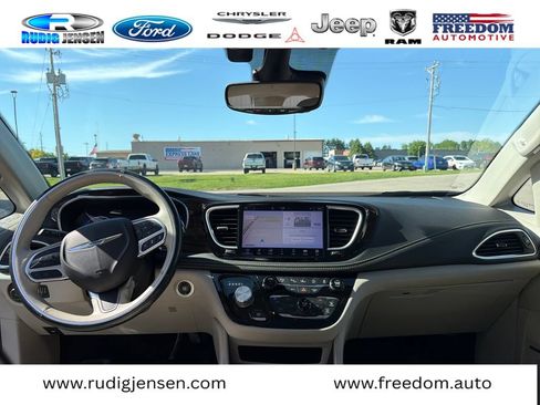 Used 2021 Chrysler Pacifica Limited w/ Premium & Safety Sphere Group AWD/4WD image 12