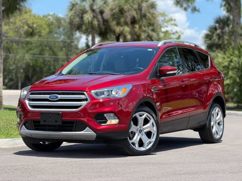 Used 2019 Ford Escape Titanium FWD image 4
