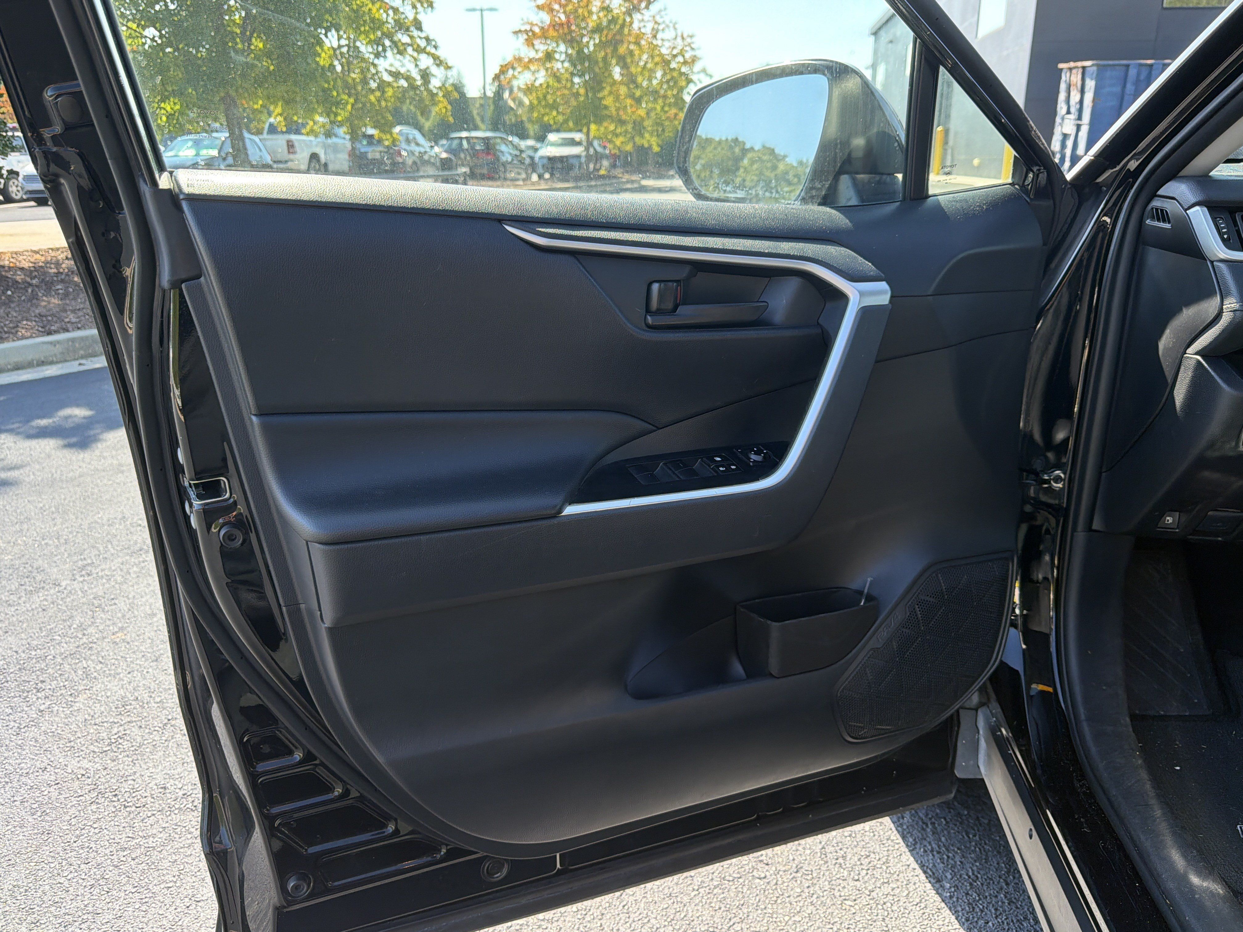 Used 2024 Toyota RAV4 LE AWD/4WD image 15
