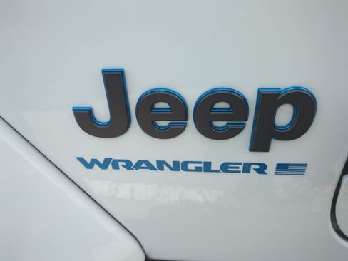 Used 2025 Jeep Wrangler Unlimited Sahara AWD/4WD image 34