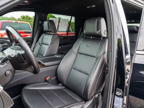 Used 2024 Cadillac Escalade Luxury w/ LPO, Floor Liner Package AWD/4WD image 22