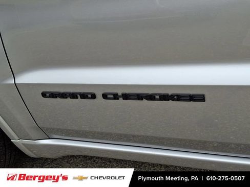 Used 2019 Jeep Grand Cherokee Altitude AWD/4WD image 33
