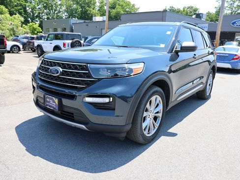 Used 2022 Ford Explorer XLT AWD/4WD image 3